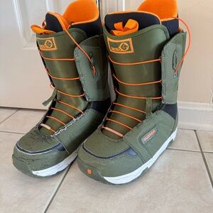 burton moto snowboard boots Men’s Size 11
